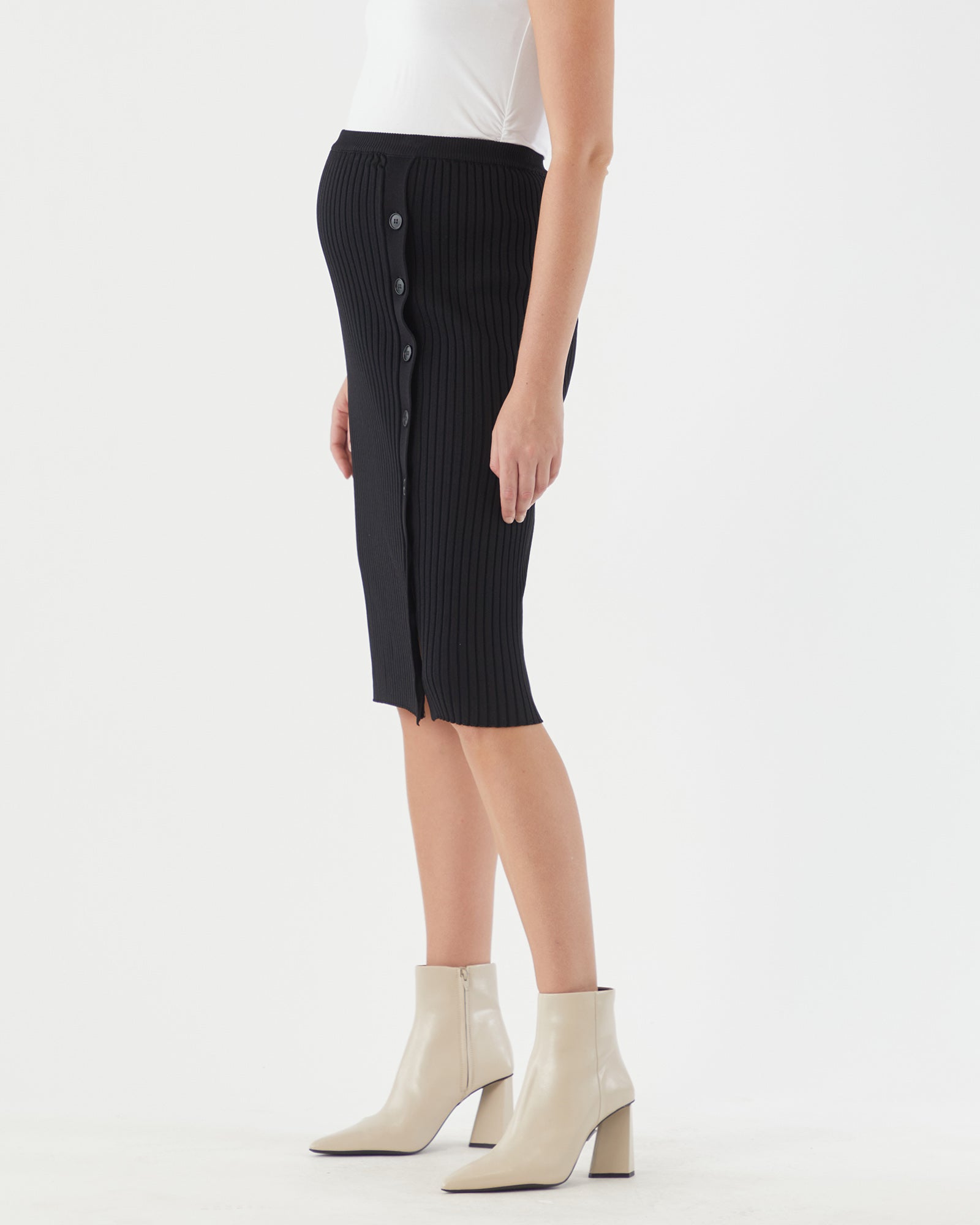 Crepe Buttoned Midi skirt