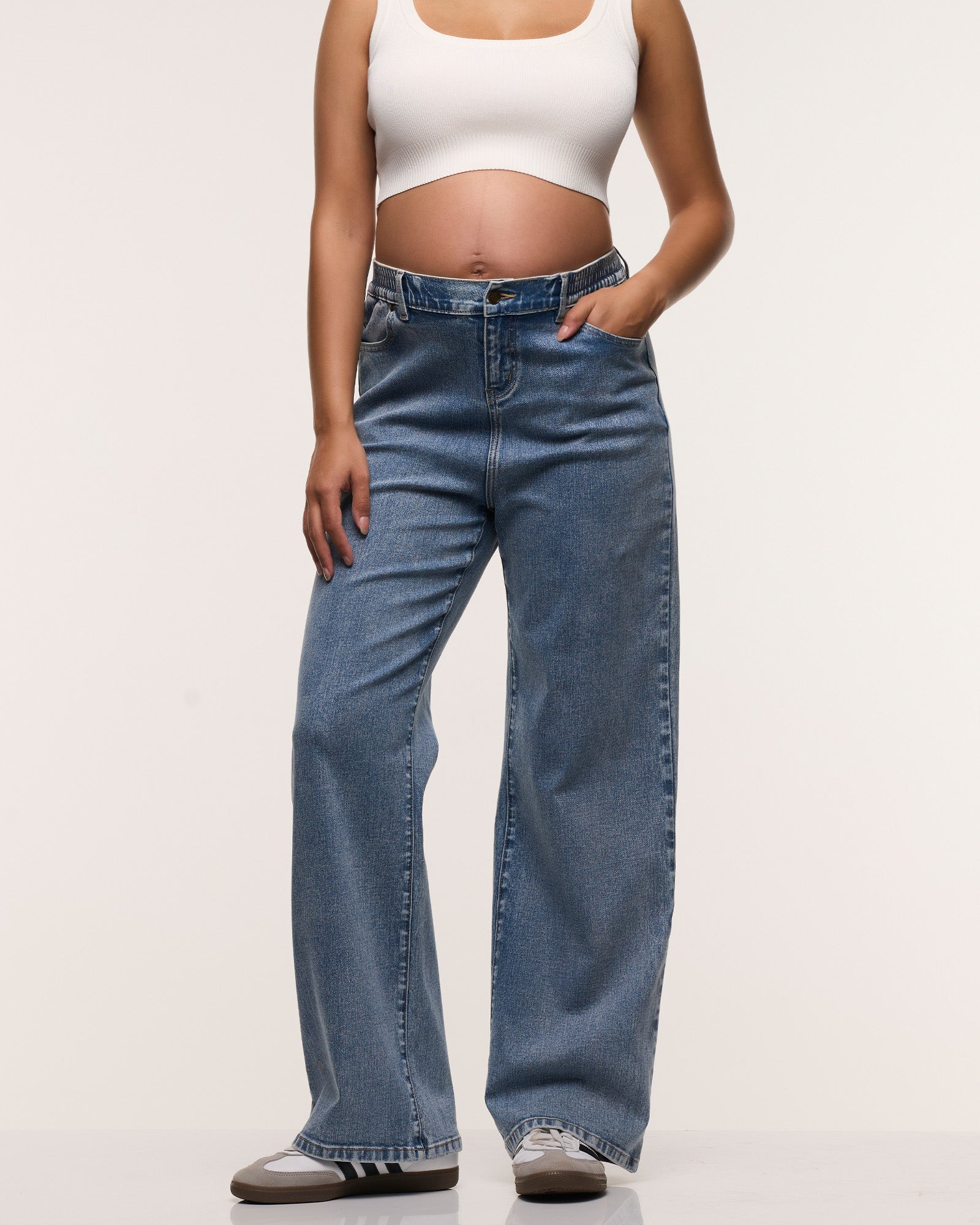 Relaxed Wide Leg Jeans