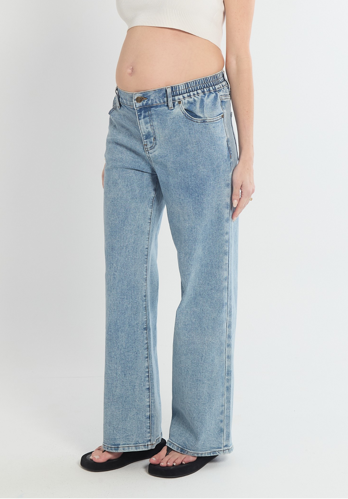 Relaxed Wide Leg Jeans