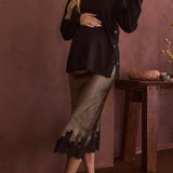 Falda de encaje sedoso